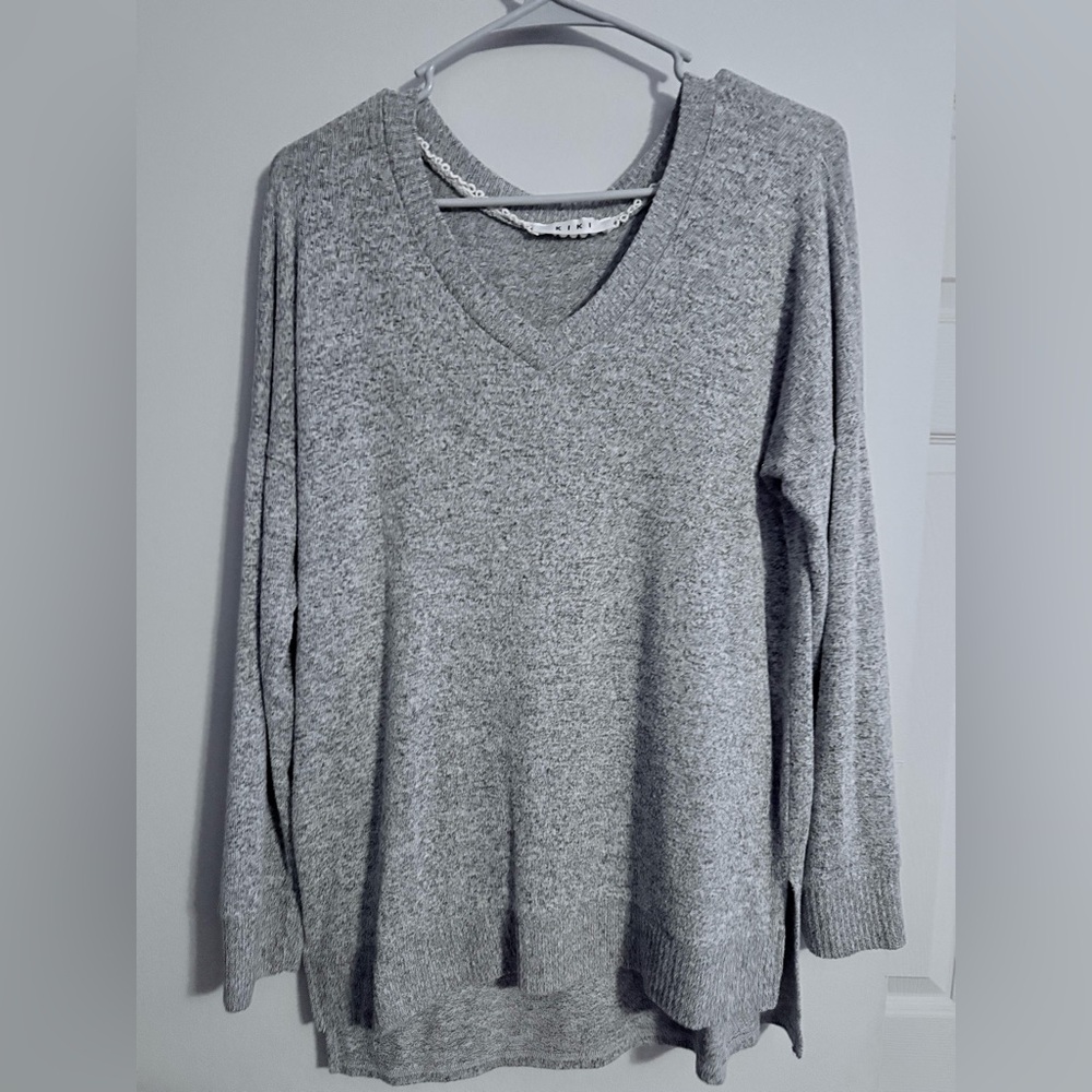 Elegant Heather Gray V-Neck Sweater
